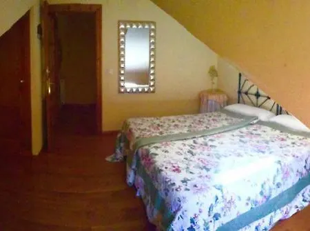 La Casona De Pascueru De Poo De Cabrales Holiday home Carrena de Cabrales