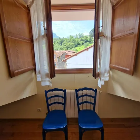 La Casona De Pascueru De Poo De Cabrales Carreña
