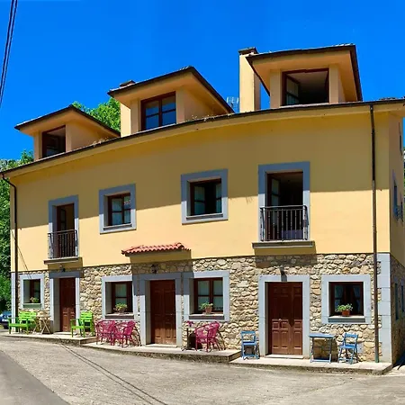 La Casona De Pascueru De Poo De Cabrales בית נופש