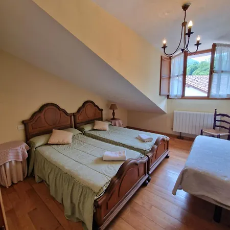 La Casona De Pascueru De Poo De Cabrales *