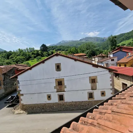 La Casona De Pascueru De Poo De Cabrales *