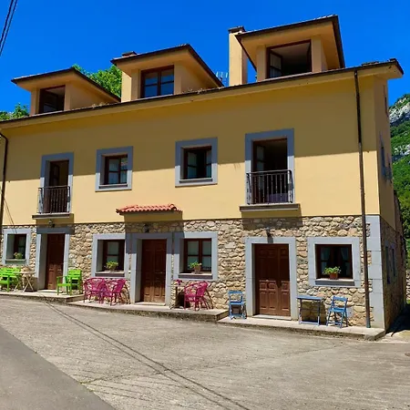 La Casona De Pascueru De Poo De Cabrales בית נופש *