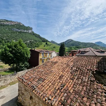 La Casona De Pascueru De Poo De Cabrales Сasa de vacaciones Carreña