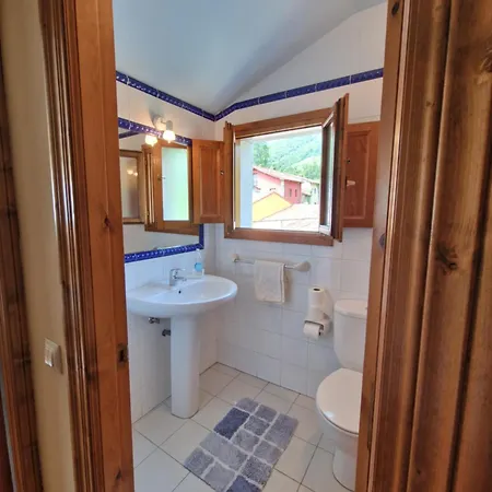 La Casona De Pascueru De Poo De Cabrales *