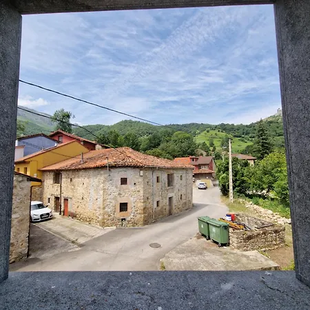 La Casona De Pascueru De Poo De Cabrales בית נופש