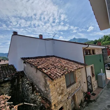 La Casona De Pascueru De Poo De Cabrales *